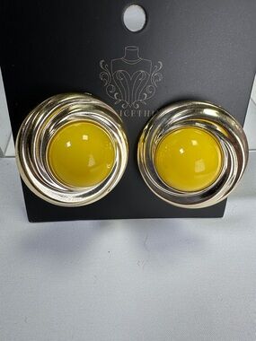 70s-80s DEAD-STOCK Yellow Dome Clip-On Earrings - Light Gold Tone